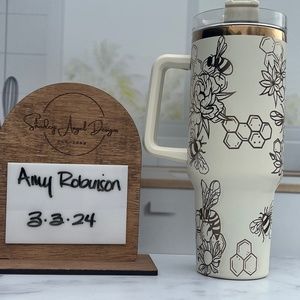 40 oz Tumbler with Bee and honeycomb